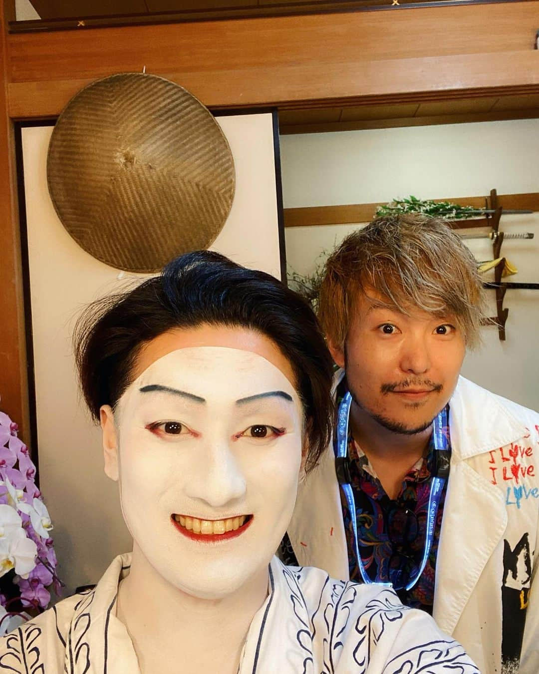 中村隼人さんのインスタグラム写真 - (中村隼人Instagram)「安田桃太郎さんが観劇に来てくれました🥰 劇団朱雀の稽古、頑張ってね〜✨ #オグリ #スーパー歌舞伎ⅱ #安田桃太郎　#中村隼人　#鬼鮫」11月9日 16時23分 - 1130_nakamurahayato