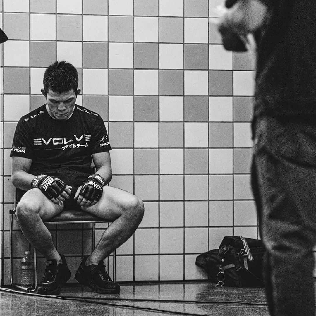 青木真也のインスタグラム：「試合から一カ月。試合は怖かっだけれど、また表現したい。#onechampionship #evolvefighteam #shinyaaoki #青木真也#格闘技」