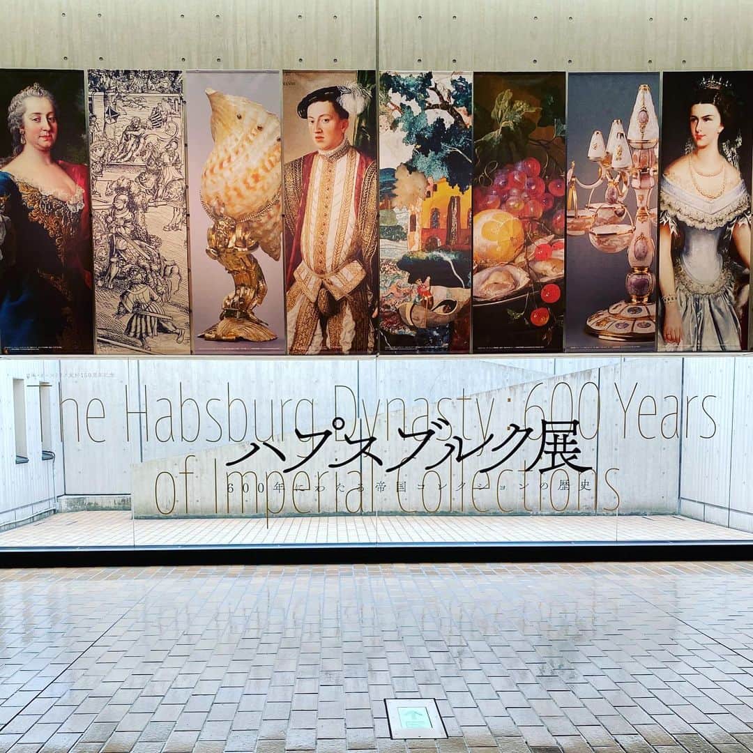 Isakoさんのインスタグラム写真 - (IsakoInstagram)「#ハプスブルク展  ずっと行きたかった、オーストリアと日本の国交樹立 150周年を記念する展覧会へ、 @obikake_gallery  さんのご招待で行って来ました👸🏰💕 . . わたしのお目当ては#イサベル と #マリーアントワネット でしたが どの展示も本当に素敵でした🥺💫 . 歴史が垣間見れる絵画をゆっくり鑑賞する時間に とても癒されました💕 いつかウィーンにも行ってみたいです🥺🏰 . . . 日本で観られるのはとても貴重な機会なので みんなも是非行ってみて下さい💕 . . . . #ハプスブルク家#上野#美術館#ウィーン#オーストリア#国立西洋美術館#マルガリータ#美術館巡り#展覧会#アート#芸術の秋#眼鏡#眼鏡女子#メガネ女子」11月9日 16時49分 - ichaaako
