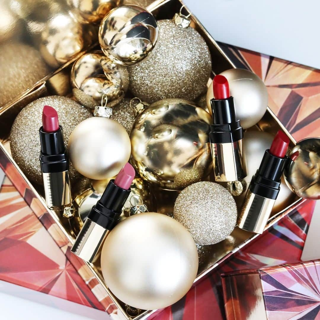 ボビイ・ブラウンさんのインスタグラム写真 - (ボビイ・ブラウンInstagram)「＼BOBBI BROWN HOLIDAY 2019 WAVE 2／ ホリディのパーティーシーズンにぴったりのデトックスポーチをコンセプトにしたリップデュオ  New Holiday Collection 《 #リュクスアップリップデュオレッド #リュクスアップリップデュオベリー 限定2種 》  #LuxeUpLipDuoRed #LuxeUpLipDuoBerry #Holiday #ホリディ﻿ #bobbibrown﻿ #ボビイブラウン #コスメ  #限定コスメ #リップ #口紅 #冬メイク #冬コスメ #cosmetics #Lip #LipColor」11月9日 17時00分 - bobbibrownjapan