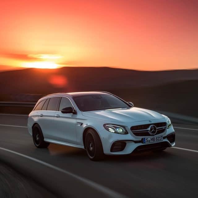 のインスタグラム：「ドライブを冒険に変える、メルセデスAMG E 63 ステーションワゴンのパワフルな走り。  #メルセデスベンツ #メルセデスAMG #E63 #Eクラスステーションワゴン #メルセデスAMG #ステーションワゴン #ドライブ #秋旅 #AMG #mercedesbenz #MercedesAMG #mercedesbenzjapan」