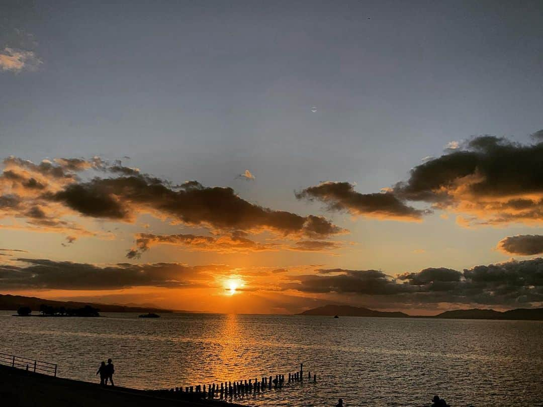 PUSHIMさんのインスタグラム写真 - (PUSHIMInstagram)「出雲の #夕陽  #島根県　#穴道湖」11月9日 17時08分 - shinoyama_pushim