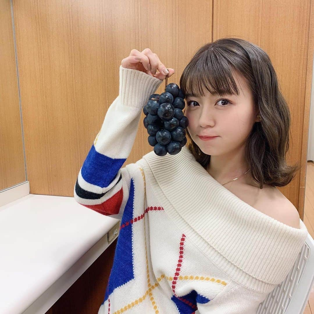 井口綾子さんのインスタグラム写真 - (井口綾子Instagram)「昨日のビジネスクリック🍇 この巻き方髪の毛短くなったように見える〜！ このくらいまで髪の毛切るか悩むなあ🤔 みなさんどっちがいいと思いますか！！！！」11月9日 17時03分 - ayako_inokuchi