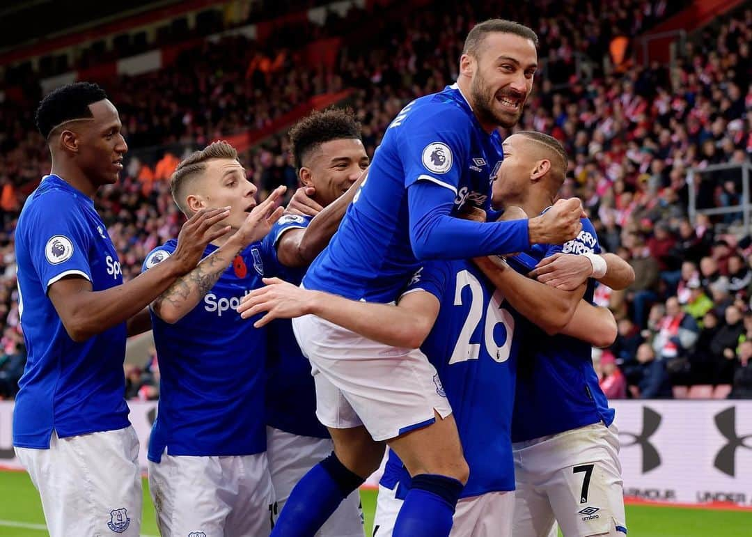 リュカ・ディニュさんのインスタグラム写真 - (リュカ・ディニュInstagram)「Important win today very good job lads and for our man @aftgomes21 🤪💪🏼💙 #keepgoing #victory #win #efc」11月10日 3時17分 - lucasdigne