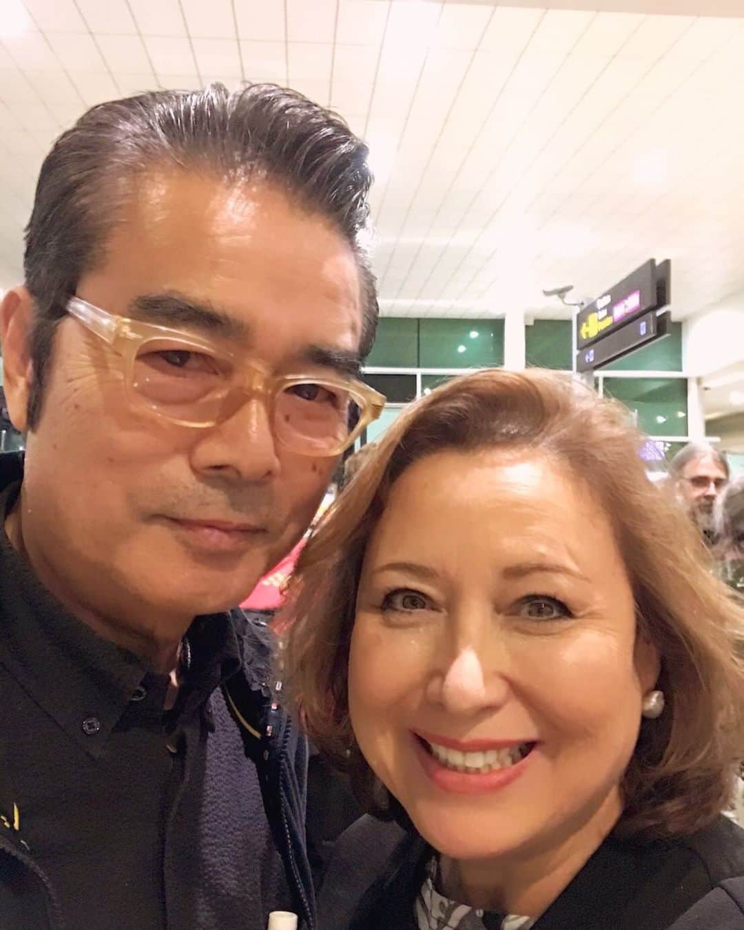 のインスタグラム：「* 無事に東京に帰ってきました。  ほんの短い旅でしたが、お付き合いいただいてありがとうございました。  明日は勝野パパは朝からドラマの撮影、私は二子玉川のイッツコムホールのオハナキルト展でワンデーレッスンです。  帰ってからすぐに いつものペースで仕事です。 頑張らなくっちゃね！」