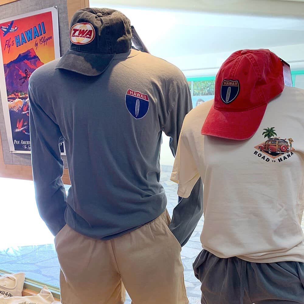 マリブシャツのインスタグラム：「✈️🚢🚗 Come and see us! 😎 We're gearing up for the holidays 🤙🏽」