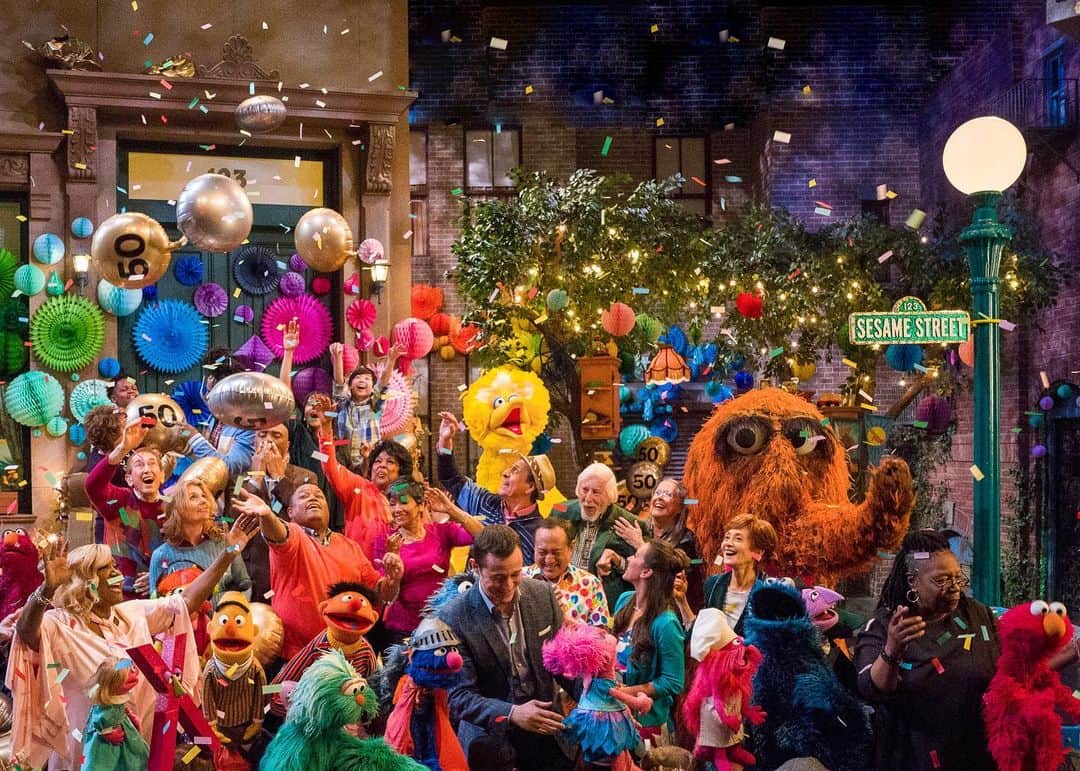セサミストリートさんのインスタグラム写真 - (セサミストリートInstagram)「We're just ONE DAY away from Sesame Street's 50th anniversary! Celebrate with our star-studded 50th Anniversary Celebration hosted by @hitrecordjoe tonight at 7pm ET on @HBO and November 17th on @PBS. #Sesame50」11月10日 3時49分 - sesamestreet