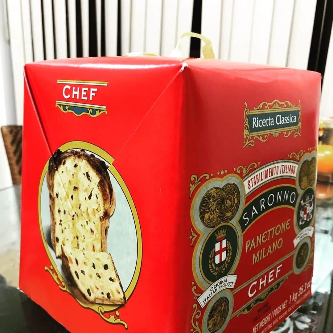 のインスタグラム：「もうこの時期😍😍 It’s already time for Christmas 🎄  I love it ❤️ #panettone #milano #パネトーネ #christmas」