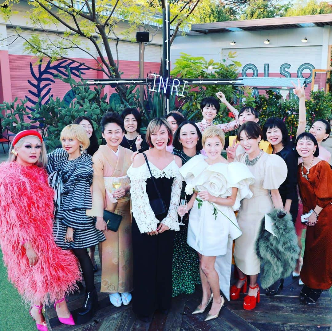 HiRAO INCのインスタグラム：「. Happy Wedding Congratulations my love💕  だいすきな2人を祝福しに 大好きな人たちが集まった とてもあたたかい、素敵なウェディングパーティ。 めぐちゃんとは、2人で旅行に行くくらい仲良し。 周りを明るくする安定のHappy vibes。 これからも、仲良くしてね。 あー楽しかったー。 心からおめでとう💕💕💕💕 .. . @maguchida  @hairbyshinya」