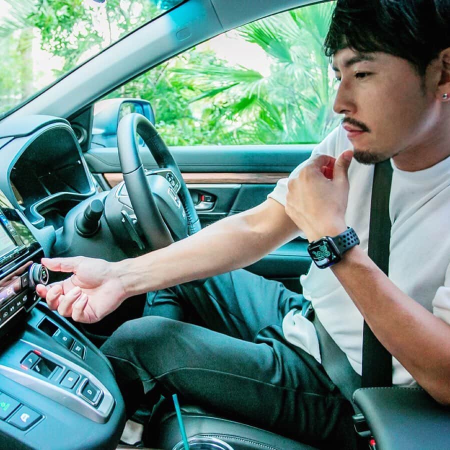 小柳津林太郎のインスタグラム：「ホンダアクセスさんのカエライフというWEBマガジンで、こだわりのドライブデートの取材をして頂きました📸  晴天でとても気持ちの良い日に横浜デートというロケーション☀️ 僕にとってのドライブデートとは、「飽きることのない二人だけの密室エンターテインメント」ですね（笑）  #バチェラー #バチェラー2 #bachelorjapan #バチェラージャパン #小柳津林太郎 #ghost  #アマゾンプライム #thebachelor #rinstagram  #HONDA #ホンダ #ドライブ #ドライブデート #横浜 #みなとみらい #SUV #🌹」