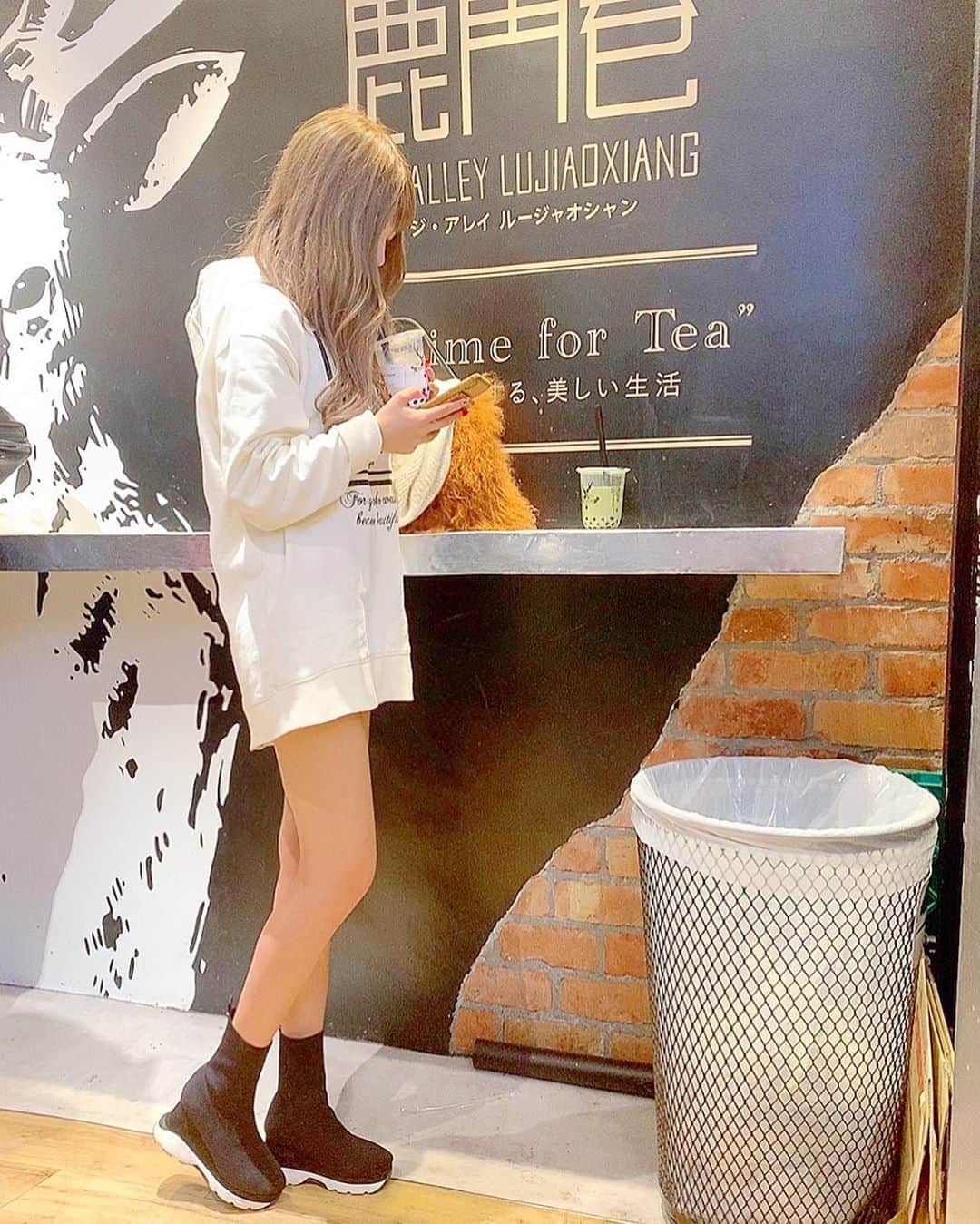 アンジェリカのインスタグラム：「❤︎❤︎ . 全身 Rady code🤘💕 カノンとおそろいのヤツーーー‼︎‼︎ 去年に買ってやっと二人揃って着れたよ！‪w . ❤︎❤︎ #あんじぇコーデ #タピオカ #タピ活 #ジアレイ #thealley」