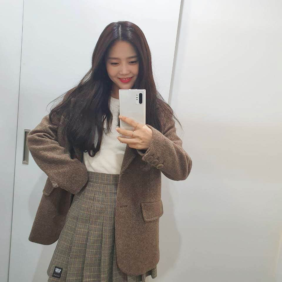 OH MY GIRLさんのインスタグラム写真 - (OH MY GIRLInstagram)「가을효 🥰 ⠀ #오마이걸 #OHMYGIRL #OMG #효정」11月9日 19時32分 - wm_ohmygirl