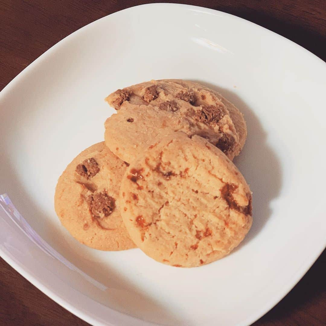 三ツ井裕美さんのインスタグラム写真 - (三ツ井裕美Instagram)「CARTWRIGHT & BUTLERのビスケット🍪 ・ めちゃめちゃハマっています😍 ・ 缶も可愛いし、とにかく味が好み過ぎる。 バター感がたっぷりで程よく塩気もきいていて食べている時が本当に幸せになります🥰 ・ プレゼントとかに良さそう✨✨ ・ ・ #cartwrightandbutler  #biscuit #🍪」11月9日 19時34分 - hiromi__km