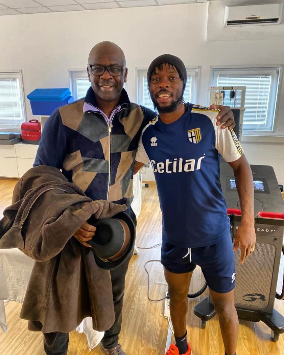 ジェルヴィーニョのインスタグラム：「With the legend  MR LILIAN THURAM  #bigrespect  #legend  #champion  #footballlegend  #lilianthuram  __________________________________________  #picoftheday #instagood #football #footballlife  @parmacalcio1913 💛💙」