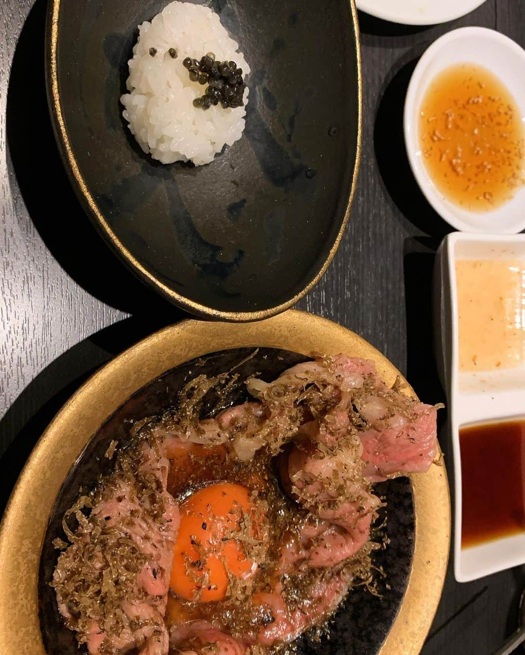 今野ゆいさんのインスタグラム写真 - (今野ゆいInstagram)「所沢にある焼肉屋さん。 #永翔苑 のはなれに行ってきた🥩 ほんと全部美味しい✨ トリュフすき焼きは、はなれ限定 らしいよ。 気になる方はぜひ！予約はすべき🙆‍♀️ #所沢　#焼肉」11月9日 19時41分 - yui_85_