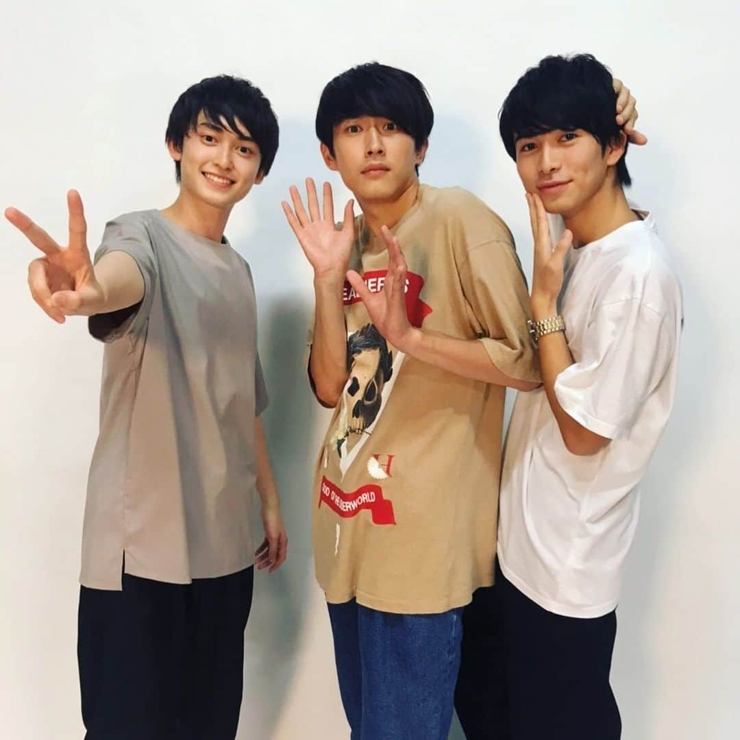 FINEBOYSさんのインスタグラム写真 - (FINEBOYSInstagram)「いつかの専属モデル3人の、勢揃いショット。 これは #オフショット なのか？ #記念撮影 なのか？ #杉野遥亮 #松井健太 #永倉佑樹 #ファインボーイズ #専属モデル #fineboysmagazine」11月9日 19時49分 - fineboys_jp