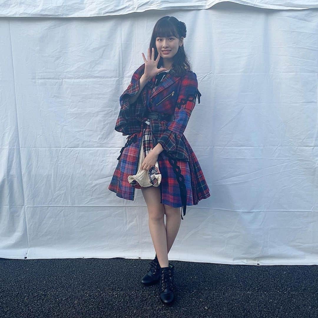 浅井七海さんのインスタグラム写真 - (浅井七海Instagram)「.﻿ ﻿足の角度がすごいことに﻿ なってますが、笑﻿ ﻿今日は、名取のイオンモールさんで﻿ 全国握手会でした（＾_＾）❤︎﻿ すごく寒かったのですが、﻿ 皆さんがずっと待っててくださったり、﻿ 一緒に楽しんでくださったりして﻿ とても嬉しかったです🥺✨！！！﻿﻿ #AKB48 #全国握手会 #イオンモール名取﻿」11月9日 20時03分 - naamin48_