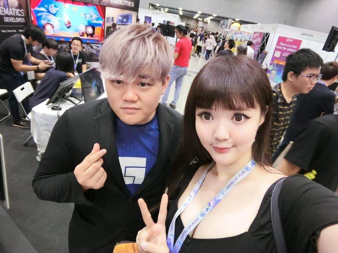 YingTzeさんのインスタグラム写真 - (YingTzeInstagram)「🌟 Level Up Play Event 🌟 With @edwardomlbb & his manager ! ❤️ _ He is very passionate about Mobile Legends and always help to share around other streamer’s live gaming streams. ❤️ Follow him for daily MLBB streams & giveaway! _ #blessed #facebookgaming #facebookgamingcreators #levelupplay #gamingmalaysia #mobilelegends」11月9日 20時05分 - yingtze