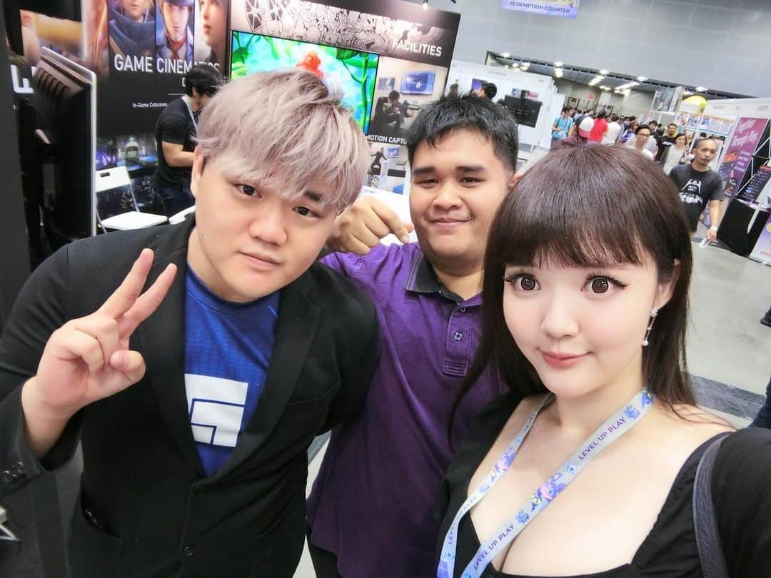 YingTzeさんのインスタグラム写真 - (YingTzeInstagram)「🌟 Level Up Play Event 🌟 With @edwardomlbb & his manager ! ❤️ _ He is very passionate about Mobile Legends and always help to share around other streamer’s live gaming streams. ❤️ Follow him for daily MLBB streams & giveaway! _ #blessed #facebookgaming #facebookgamingcreators #levelupplay #gamingmalaysia #mobilelegends」11月9日 20時05分 - yingtze