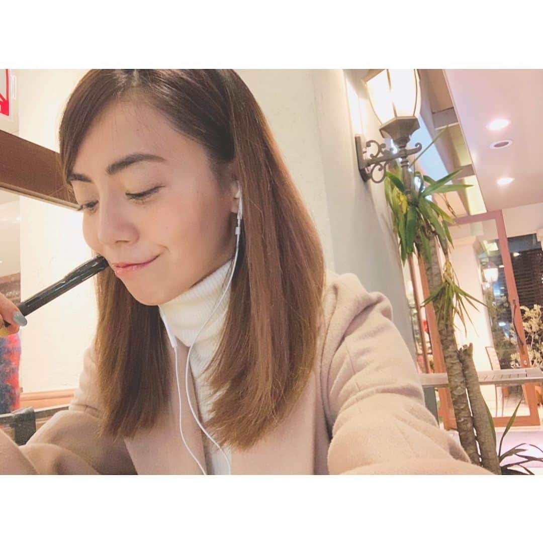 廣瀬麻伊のインスタグラム：「この間紹介されて @yujieigo を体験してみたよ！  パソコンが持ってなくても ラインで英会話レッスンが 気軽に受けられました。  自分の好きな時間にどこでもできるから便利🥺  わたしはカフェで試してみたょぉ. 講師はゆうじさんの他に外国の人もいるけどわたしは不安だから笑 日本語のわかるゆうじさんにお願いしました😂  オリンピックまで話せるようになりたいなぁ...♡ 有難うございました🤲  #英会話レッスン #どこでも英会話 #yujieigo」