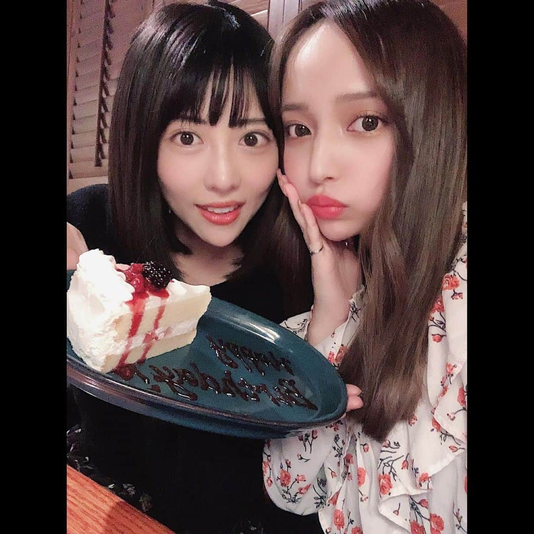 平尾優美花（ゆみちぃ）さんのインスタグラム写真 - (平尾優美花（ゆみちぃ）Instagram)「👭 おいしいごはん食べたよ🦐🦀❤︎ #親知らず腫れててこのポーズしか出来ない」11月9日 20時14分 - hirao_yumika