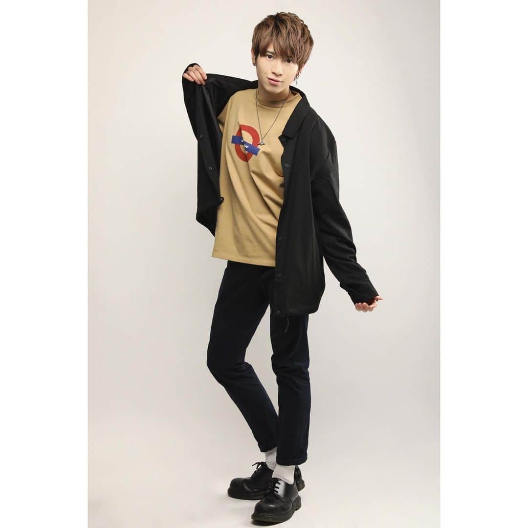 岡田鷹斗のインスタグラム：「New Artist 写真🌟 ・ ・ ・ #NEVAGIVEUP #ネバギブ　 #アイドル　#イケメン　#顔担当」