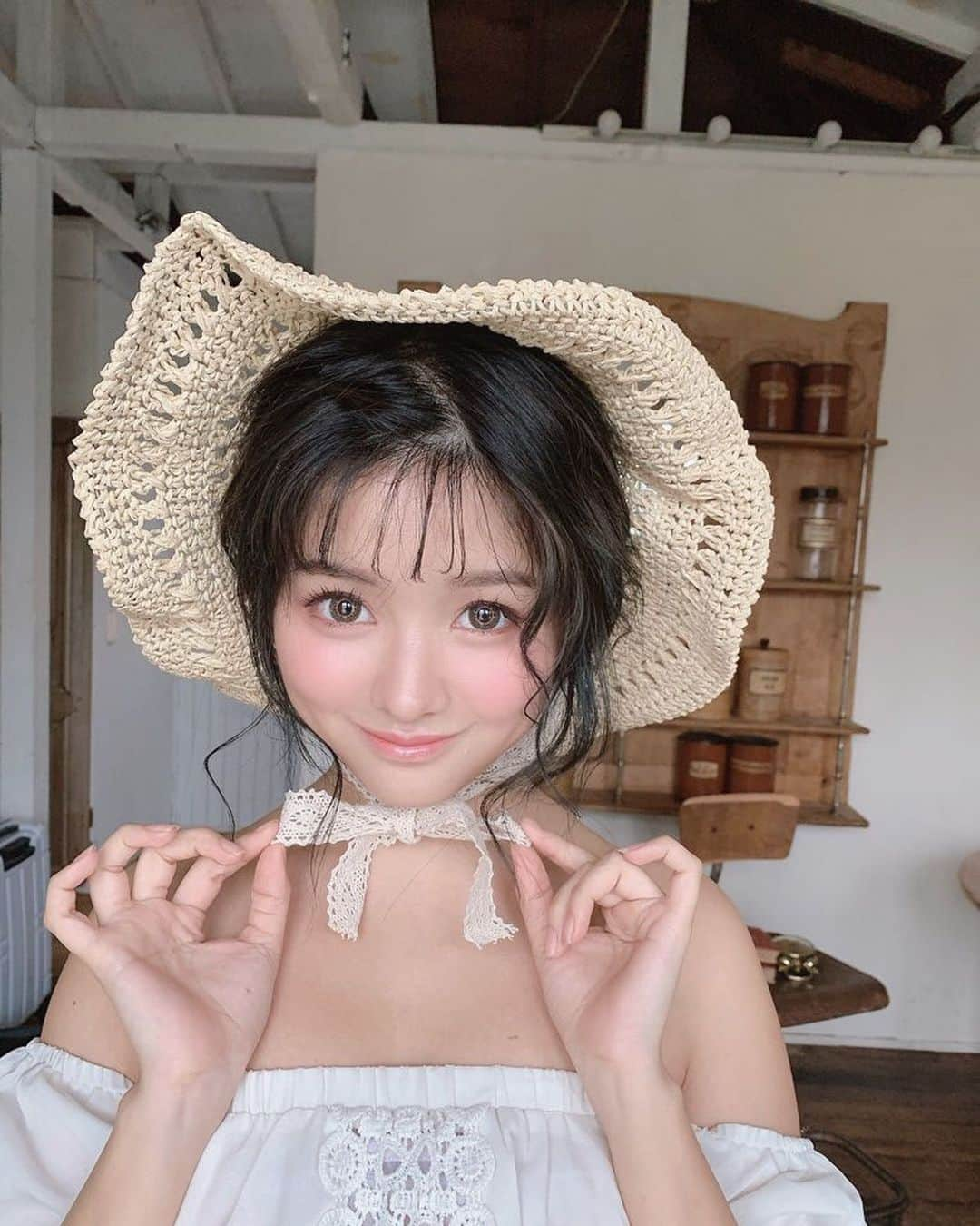 徳本夏恵（なちょす）さんのインスタグラム写真 - (徳本夏恵（なちょす）Instagram)「﻿ ﻿ ﻿ ﻿ ﻿ とっても珍しな、ナチュラルガーリーな感じ🍼﻿ ﻿ ﻿ ずっと鍵枠やと思ってたのを、﻿ みんなに鍵垢やでって突っ込まれた昨日今日のワタシです。笑﻿ ﻿ ﻿ ﻿ 今んとこみんな承認してるけど、明日はしやんと秘密のストーリーみんなと楽しむんだな〜＾＾﻿ みんな知れるとしたらどんな秘密しりたい？😳」11月9日 20時26分 - nachos_kimono