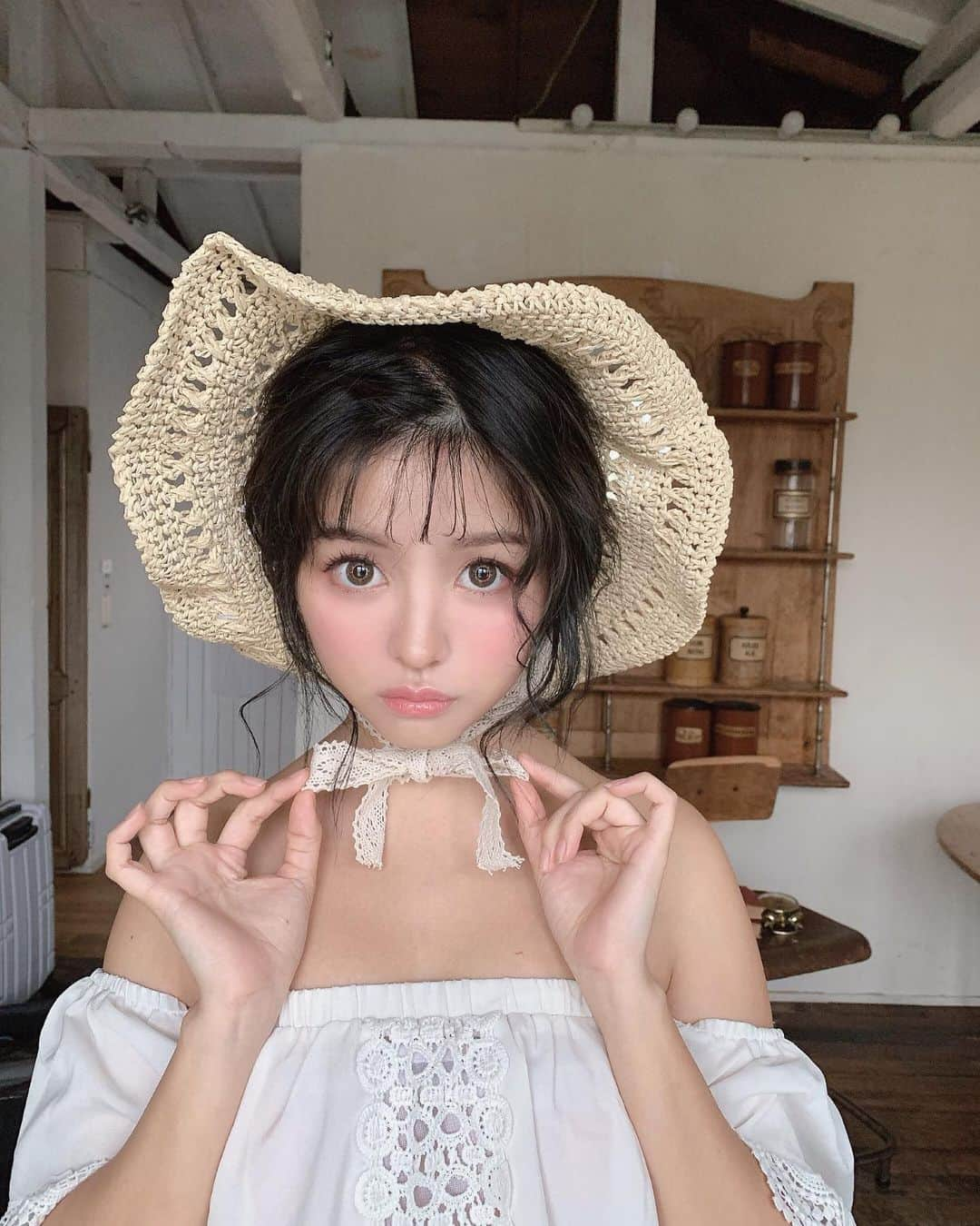 徳本夏恵（なちょす）さんのインスタグラム写真 - (徳本夏恵（なちょす）Instagram)「﻿ ﻿ ﻿ ﻿ ﻿ とっても珍しな、ナチュラルガーリーな感じ🍼﻿ ﻿ ﻿ ずっと鍵枠やと思ってたのを、﻿ みんなに鍵垢やでって突っ込まれた昨日今日のワタシです。笑﻿ ﻿ ﻿ ﻿ 今んとこみんな承認してるけど、明日はしやんと秘密のストーリーみんなと楽しむんだな〜＾＾﻿ みんな知れるとしたらどんな秘密しりたい？😳」11月9日 20時26分 - nachos_kimono