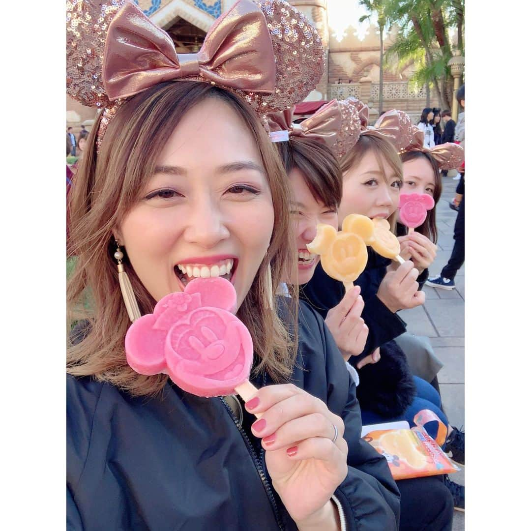 yurikaさんのインスタグラム写真 - (yurikaInstagram)「💛💗lovely ladies💗💛 * おーいって言ったらみんなぴょっこり出てきた笑 ただただ楽しかった🐭❤️笑 * * #disney #disneysea #love #bff #tokyo #ディズニー #ディズニーシー #ディズニー日和 #友達 #らぶすぎる #笑いすぎ #dayoff」11月9日 20時39分 - yuri0813ka