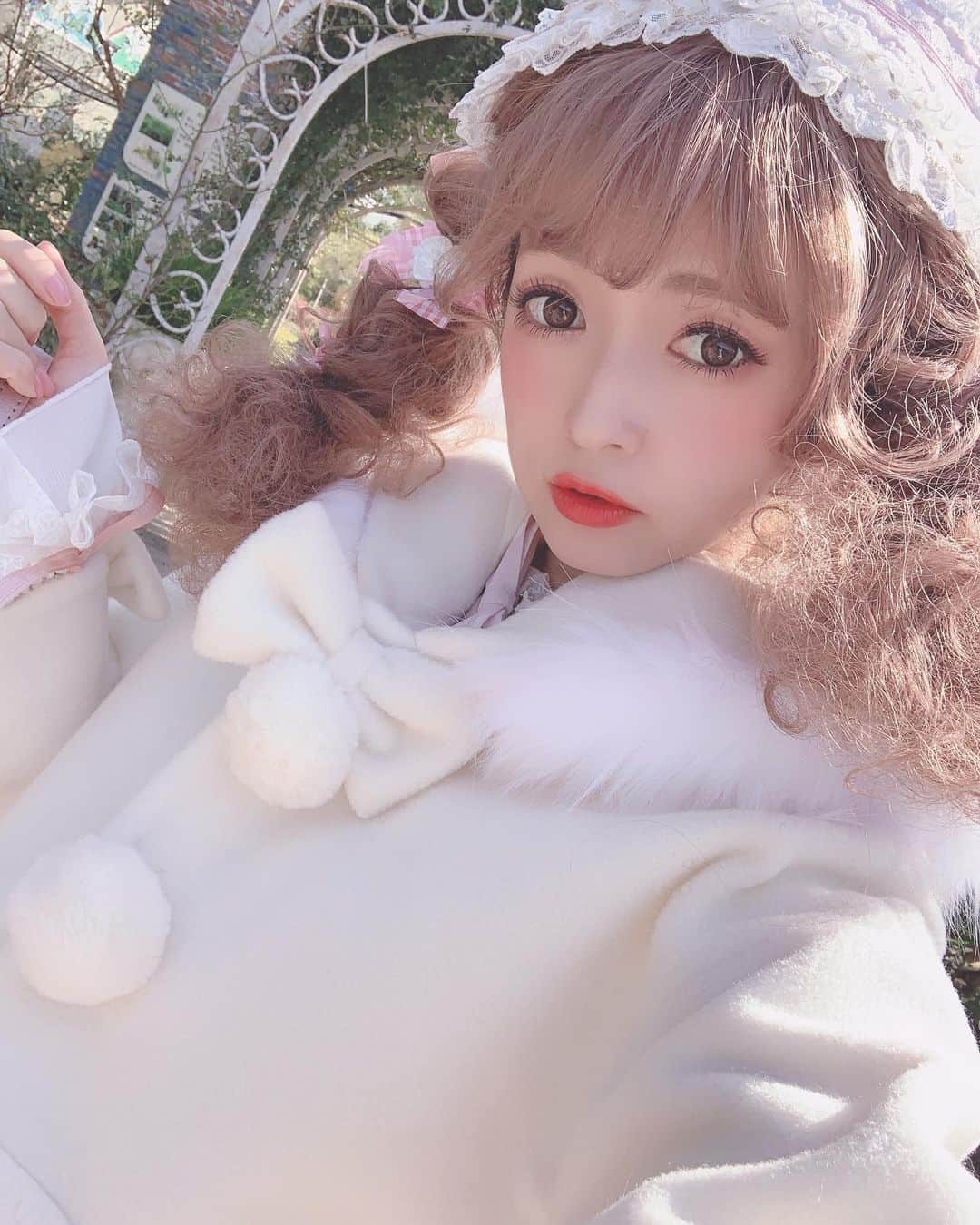 青木美沙子さんのインスタグラム写真 - (青木美沙子Instagram)「モコモコ💓 冬は可愛いコートが着たいね💓 #中国 #撮影」11月9日 20時40分 - misakoaoki