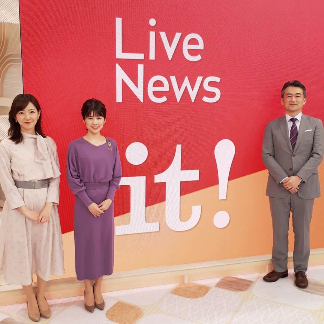 フジテレビ「プライムニュース イブニング」さんのインスタグラム写真 - (フジテレビ「プライムニュース イブニング」Instagram)「きょうは 天皇陛下の即位を祝う『国民祭典』を 中心にお伝えしました。﻿ あすは午後3時より 『即位祝賀パレード』が行われます。﻿ フジテレビでも 午後2時35分～特別番組を放送し、 パレードの模様を完全生中継❗️。﻿ そのあと午後5時30分～は 『Live News it!』ですよ☺️。﻿ あわせて番組を宜しくお願いします🙂。﻿ ﻿ きょうも放送が終わって3人で📸﻿。 んんっ❓❓。﻿ スタジオの隅から顔を出しているのは誰😁😁。﻿ ﻿ #竹内友佳﻿ セットアップ #tiara @tiara_melrose﻿ アクセサリー #お世話や @osewaya_official﻿ #奥寺健 @fujitv_announcer﻿ #内田嶺衣奈 @reina.uchida﻿ ワンピース #celford @celford_official﻿ ﻿ #11月9日 #119番の日 #ベルリンの壁崩壊の日 #国民祭典 #小春日和 #あすも秋晴れ #即位祝賀パレード﻿ #加藤綾子 #風間晋 #木村拓也 #酒井千佳 #荘口彰久 #副島淳 #福原直英 #佐々木恭子 #小澤陽子 #海老原優香 #安宅晃樹 #石本沙織 #新美有加 #フジテレビ #アナウンサー #ライブニュースイット」11月9日 20時43分 - livenews_it