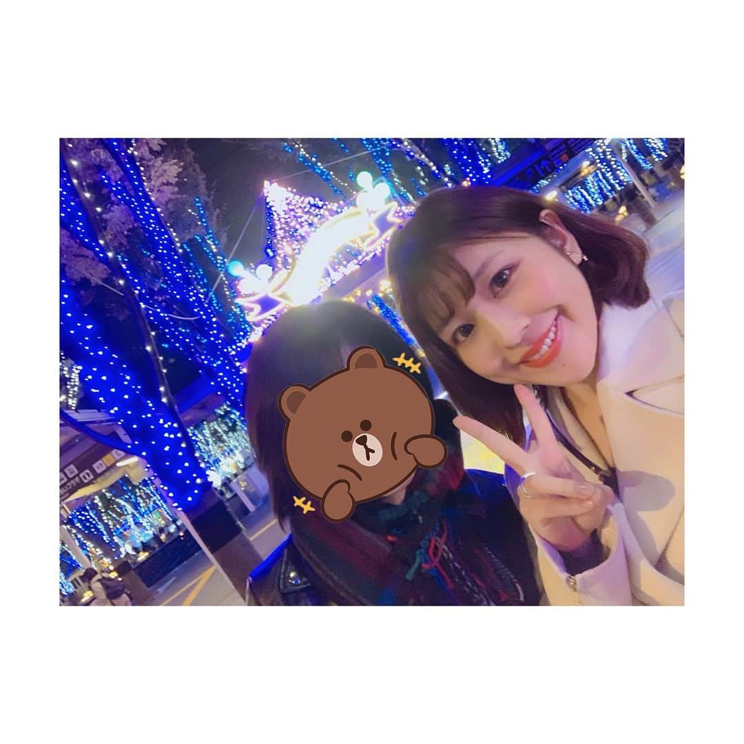 のインスタグラム：「今日はママとTRICERATOPSの和田唱さんのイルミネーション点灯式に行ってきた〜🎄💓お家から遠かった…😂 リハからずっと観てたから寒かったけど素敵なライブで心はぽかぽか⛄️✨⛄️✨ ステージ終了後ハイタッチもしていただけて幸せ😭🎄😭🎄💕 幼稚園の頃からずっと聴いてた和田唱さんの歌声はやっぱり癒されるな〜😇✨ #TRICERATOPS #和田唱 さん」