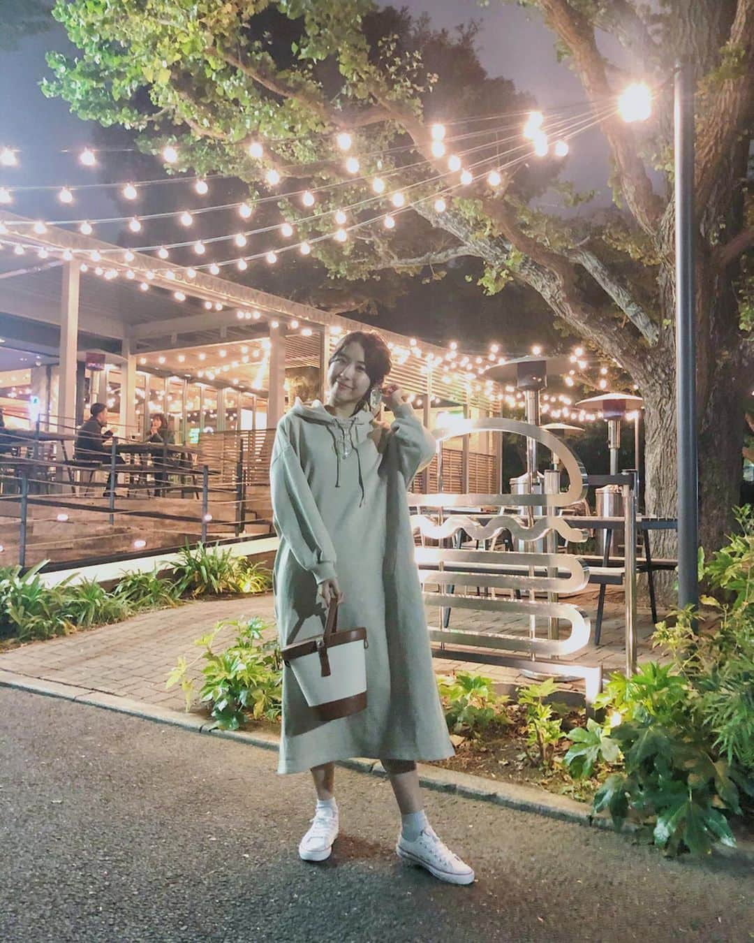 小谷津友里さんのインスタグラム写真 - (小谷津友里Instagram)「パーカーとスニーカー👟で﻿ おさんぽコーデ🥰﻿ ﻿ ﻿ 『MIROR(@miror_jp)』﻿ で仕事運を占ってもらったよ🧡﻿ 長文でアドバイスをもらえた🥺﻿ ﻿ オーラの占いも﻿ やってみたいな〜🔮﻿ ﻿ ありがとうございました♥︎♥︎﻿ ﻿ (初回限定返金保証*°)﻿ 気になる人は見てみてね！ ﻿ #pr #miror #インターネット占い館miror﻿ #パーカーコーデ  #スニーカーコーデ #パーカー #パーカーワンピ #ootd #カジュアルコーデ #こやゆりコーデ #今日のコーデ #ベージュコーデ #ポニーテール  #ゆるコーデ #秋コーデ #休日コーデ #リラックスコーデ」11月9日 21時03分 - yurikoyatsu