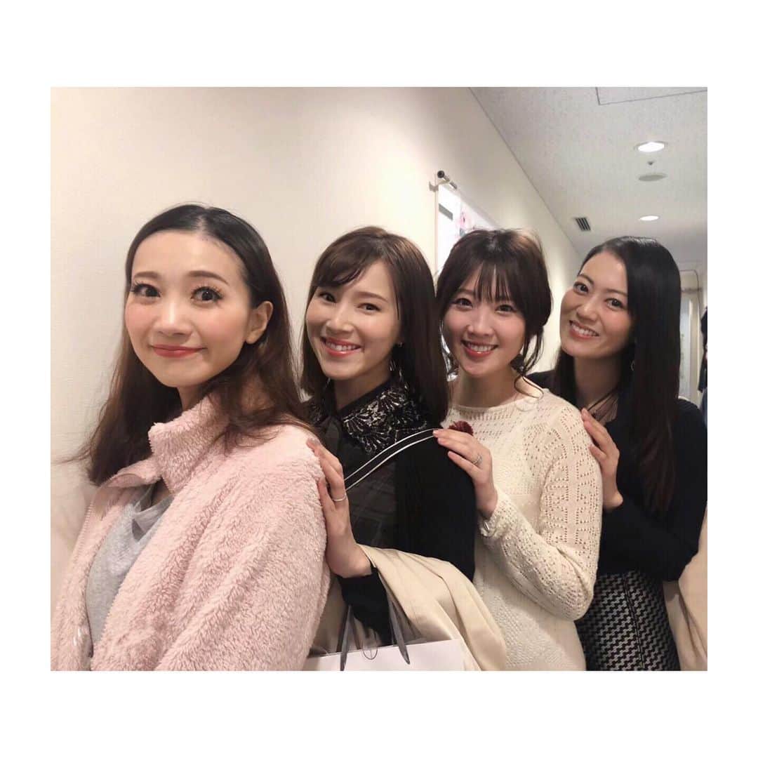 煌月爽矢のインスタグラム：「.﻿ .﻿ 続いてねねさん(*´ｪ｀*)﻿ ﻿ 久しぶりにお会いしましたー♡﻿ ﻿ ﻿ いつ見ても奇跡の頭身！﻿ ﻿ 顔ちっちゃーい！足長ーい！かわいかたー♡﻿ ﻿ ﻿ 偶然楽屋で一個上の真月咲さんにもお会いして、4人とも1期ずつ違う事に気付き整列写真を撮りました☺️👏﻿ ﻿ ﻿ #夢咲ねね　さん﻿ #彩星りおん　さん﻿ #真月咲　さん﻿ #ねねさんは昔と変わらないキャラでお会いすると元気でます♡﻿ #最近りなさんとの観劇続いてて嬉しいよーん﻿ #ゆかさんのお肌ツルツルすぎて見入ってしまった﻿ #ビックリフィッシュ﻿ #シアタークリエ #89期90期91期92期」