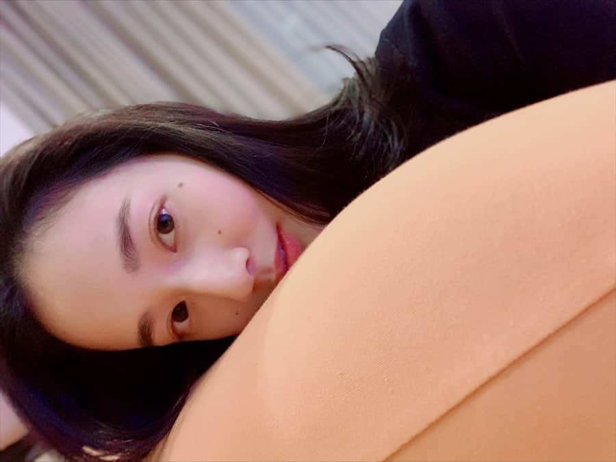 高嶋香帆のインスタグラム：「Yogiboよ、居心地良すぎるぞ。 . 心地良く沈み込み包まれてる感が堪らない、最近の癒しです🤤💓 . 姪っ子の赤ちゃんもお気に入りなんだって👶 ソファーいらずだね！！👏 . #yogibo #yogiboのある生活」