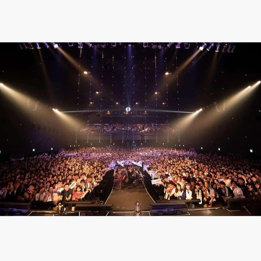 yuiさんのインスタグラム写真 - (yuiInstagram)「アップするのが遅くなってしまいましたが、Zepp DiverCity(東京)とZepp Sapporo(北海道)の写真です！全公演撮りたいくらいだった！！皆ありがとう！！ ． ．  It was late to upload, but this is a photo of Zepp DiverCity (Tokyo) and Zepp Sapporo (Hokkaido)! I wanted to take all the performances!」11月9日 21時17分 - yui_flower_flower