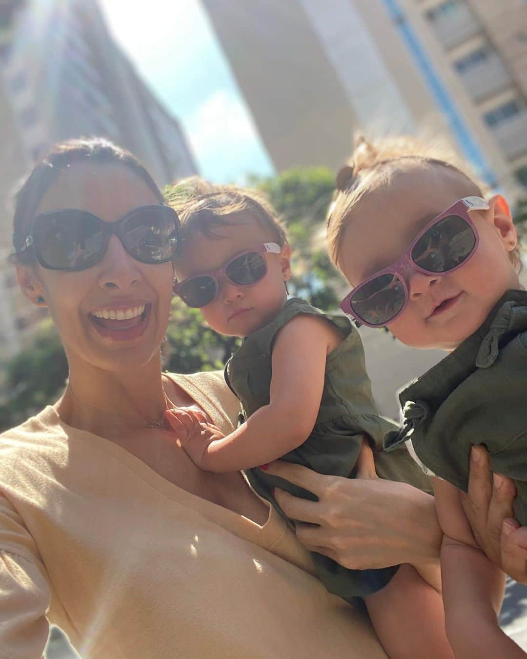 シェイラ・カストロさんのインスタグラム写真 - (シェイラ・カストロInstagram)「Bom dia!!! Casual Saturday!!! Me and my babies!!! 👩‍👧‍👧 #albumdalizeninna #estilosasdamamãe #1ano」11月9日 21時27分 - sheillacastro