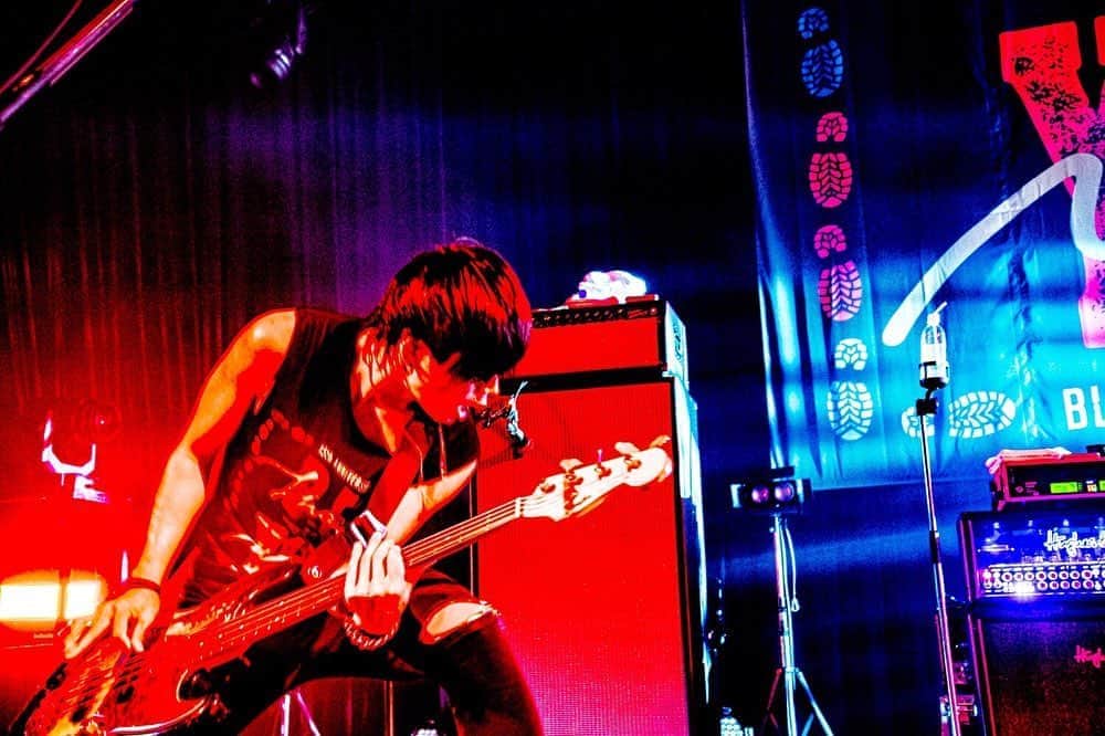 辻村勇太のインスタグラム：「BLUE ENCOUNT  TOUR2019「B.E. with YOU」 @ Zepp Fukuoka day 1.2  #blueencount #bassist #bewithyou  #福岡2日間ともありがとう #おつとぅーっす」