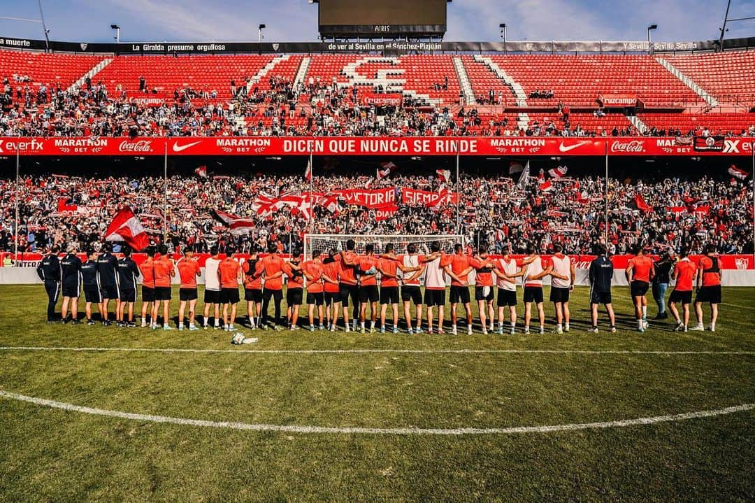 セルヒオ・エスクデロさんのインスタグラム写真 - (セルヒオ・エスクデロInstagram)「SFC⚪️🔴🏟 @sevillafc」11月9日 21時38分 - serescudero18