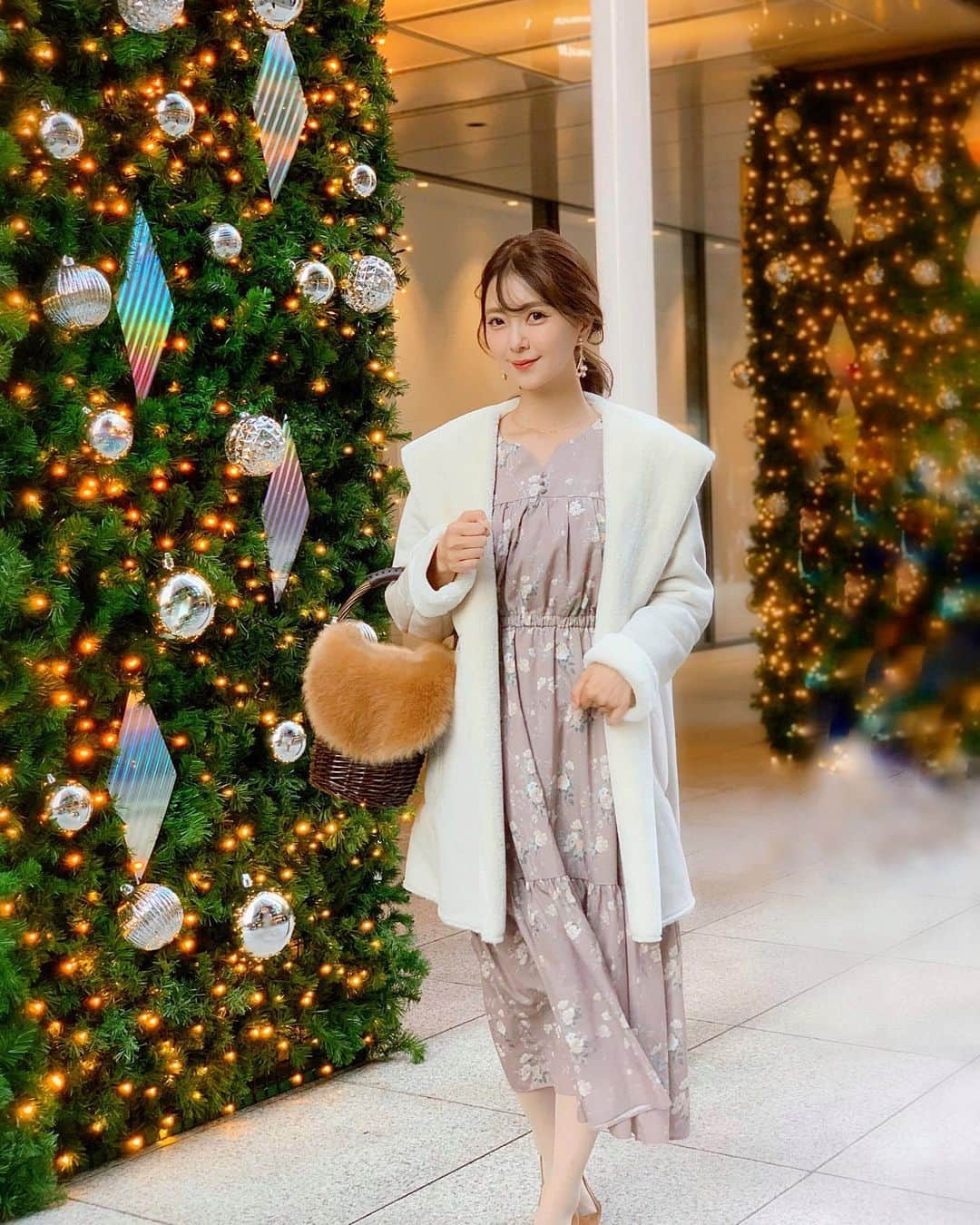 中田絵里奈さんのインスタグラム写真 - (中田絵里奈Instagram)「. もう街がキラキラしてました🎄 1年早いなぁ…☺︎ . 寒かったので今日もアウター羽織ってました♡ 中はお気に入りのワンピース👗 . . #イルミネーション #coordinate #vaniller #ootd #ムートンコート #マキシワンピース」11月9日 21時48分 - erinanakata