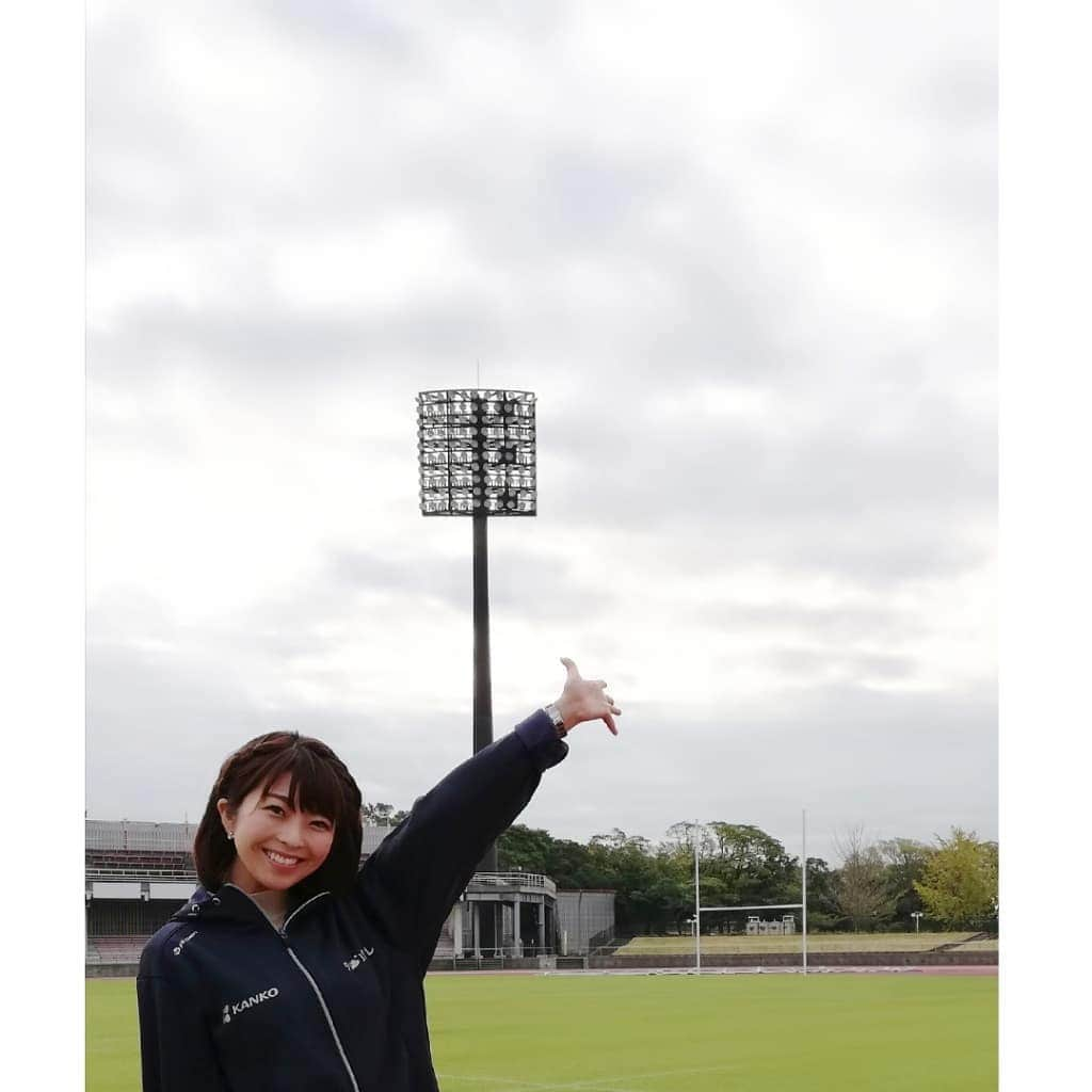 小尾渚沙さんのインスタグラム写真 - (小尾渚沙Instagram)「高校ラグビーピッチリポート無事に終わりました！！ 楽しかったーーーーー！！！ 花園を目指す選手達のアツい闘いに、何度も泣きそうになりました(ToT)♡ . #専修大松戸 vs #幕張総合 は、7-15で幕張総合の勝利！ . #流通経大柏 vs #千葉南 は、34-0で流経の勝利！ . 決勝戦も楽しみだ～♡ . . #kanko さんとのコラボジャージ♡ #高校ラグビー #千葉県大会 #ピッチリポート #全国高校ラグビー大会 #チバテレ #竹内里奈 アナウンサー #ラグビー #ラグビー好き女子 #ラグ女 #ラグビー好きな人と繋がりたい  #ラグビー部 #青春 #ゼットエーオリプリスタジアム  #フリーアナウンサー #小尾渚沙」11月9日 21時41分 - obi_nagisa