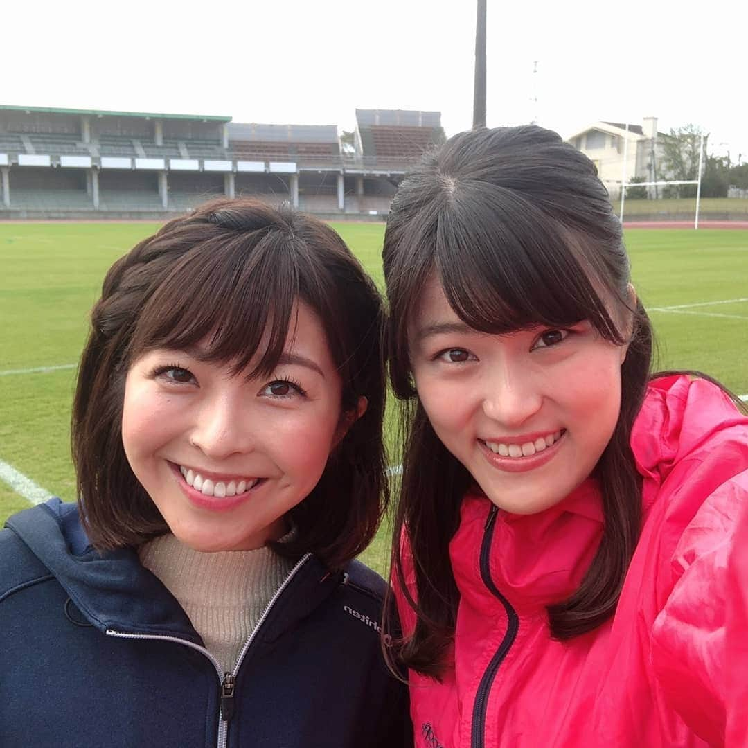 小尾渚沙さんのインスタグラム写真 - (小尾渚沙Instagram)「高校ラグビーピッチリポート無事に終わりました！！ 楽しかったーーーーー！！！ 花園を目指す選手達のアツい闘いに、何度も泣きそうになりました(ToT)♡ . #専修大松戸 vs #幕張総合 は、7-15で幕張総合の勝利！ . #流通経大柏 vs #千葉南 は、34-0で流経の勝利！ . 決勝戦も楽しみだ～♡ . . #kanko さんとのコラボジャージ♡ #高校ラグビー #千葉県大会 #ピッチリポート #全国高校ラグビー大会 #チバテレ #竹内里奈 アナウンサー #ラグビー #ラグビー好き女子 #ラグ女 #ラグビー好きな人と繋がりたい  #ラグビー部 #青春 #ゼットエーオリプリスタジアム  #フリーアナウンサー #小尾渚沙」11月9日 21時41分 - obi_nagisa