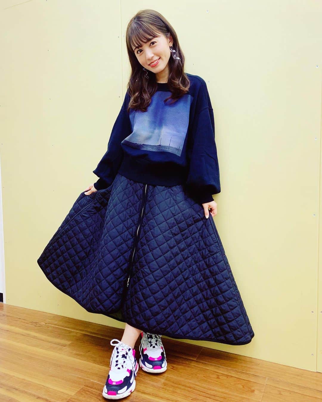 逢田梨香子さんのインスタグラム写真 - (逢田梨香子Instagram)「今日のお洋服👗 上下共に#furfur 。ピアスも！ ふわふわスカートがお気に入り。 前のリリイベのもまとめてあげようかな〜📸」11月9日 21時43分 - aida_rikako_