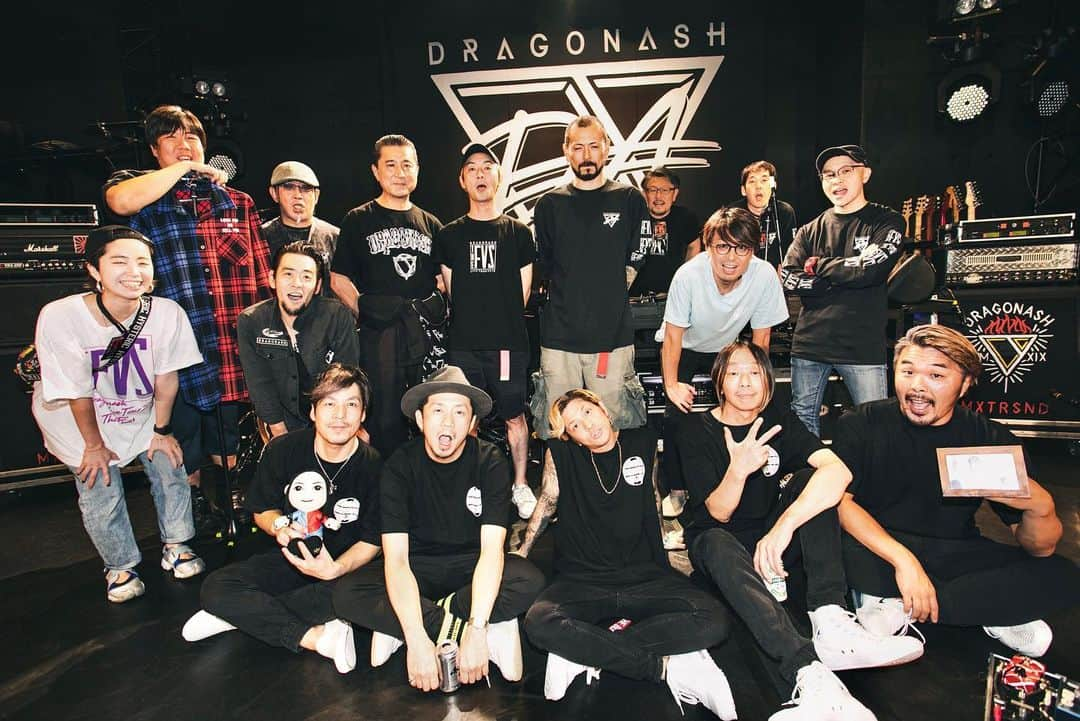 T$UYO$HIさんのインスタグラム写真 - (T$UYO$HIInstagram)「Dragon Ash TOUR 2019  THE FIVES全公演終了！  本当に怒涛の日々だったなぁ… ひたすら曲覚えて リハしてLIVEして移動して みんなで飯食って  とにかく今言えるのは 飛び込んで　やってよかった  この日々はきっと俺にとって 決して忘れる事のない経験として 特別な何かになるでしょう  とっても濃厚な時間でした 関わってくれた皆様 ありがとうございました  photo by @nekoze_photo  #dragonash#fives #tourlife」11月9日 21時50分 - tsuyoshi_ptp