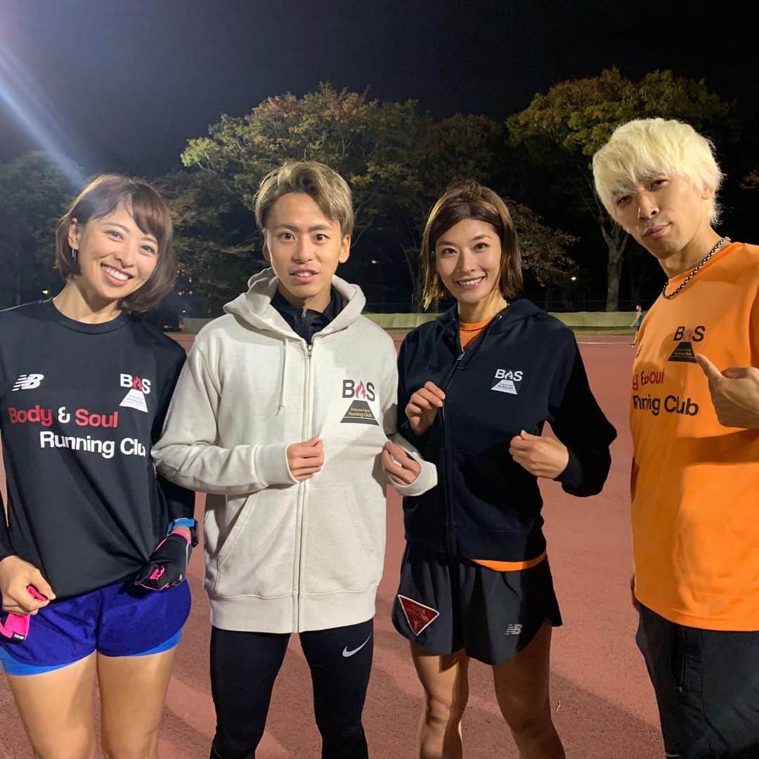 西谷綾子のインスタグラム：「✴︎ 昨夜はBaSRCご参加ありがとうございました✨☺️ ・ アットホームの雰囲気のなか、 真剣に取り組む時はビシッと！ その前後は和気あいあい！😂 冗談も飛び交い、楽しい時間にっ😍👏 昨日も皆さんの笑顔が素敵でした💞 ・ 大久保さん、お土産ありがとうございます😋 ・ 来週は11/15(金)19:30〜 http://basrc.spo-sta.com/ お待ちしております😋✨ ・ ・ 【BaSRCオリジナルパーカー完成‼︎】 ・ なおたくん(身長168㌢)Mサイズ 綾子(身長165㌢)Sサイズ ・ ※写真見て色やサイズ変更されたい方は クラブLINEまたはinfo@basrc.netに連絡ください💌 ・ ※パーカーのお申込締め切りは 11/11(月)17:00まで☺️🙏 ・ ♦︎パーカー単品 ¥6,600(税込) 2カラーあります。 ・ ご希望の方は、 ①カラー ブラックorベージュ ・ ②サイズ (XS・S・M・L・XL・2XL・3XL・4XL) ・ 記入してinfo@basrc.net または、BaSRCのLINE、 ご連絡くださいっ😍 ・ ※現会員様は 20%off でお買い求め頂けます✨😆🙌 ・ そしてっ‼︎😆 【この機会に会員登録おすすめ👏😋】 嬉しい特典盛り沢山っ♡♡ ・ ♦︎2019-2020後期 新規会員登録 ¥3,000(後期突入の為半額‼️) ・ ・ 【内容】 ①パーカー20%オフ(既に会員登録済みの方も) ※購入ご希望の場合は別途料金が必要です。  ②会員様限定開催の懇親会参加権(参加費別途必要) ※3月に懇親会開催予定ですッ😋💓 ・ ③BaSRC 月1コラム配信  ④BaSRCチーム員として陸連登録可能 ※任意  ⑤BaSRC主催イベントの優先ご案内及び優先参加権  会員登録 お申込みはコチラ💁✨ http://basrc.spo-sta.com/plan/550 ・ ・ ♦︎パーカーの受け渡しについて 練習会に参加された時にお渡しor着払いで郵送📮☺️ #BaSRC #BodyandSoulRunningClub #オリジナル #パーカー #tシャツ #どなたでも気軽にご参加お待ちしております ♡」