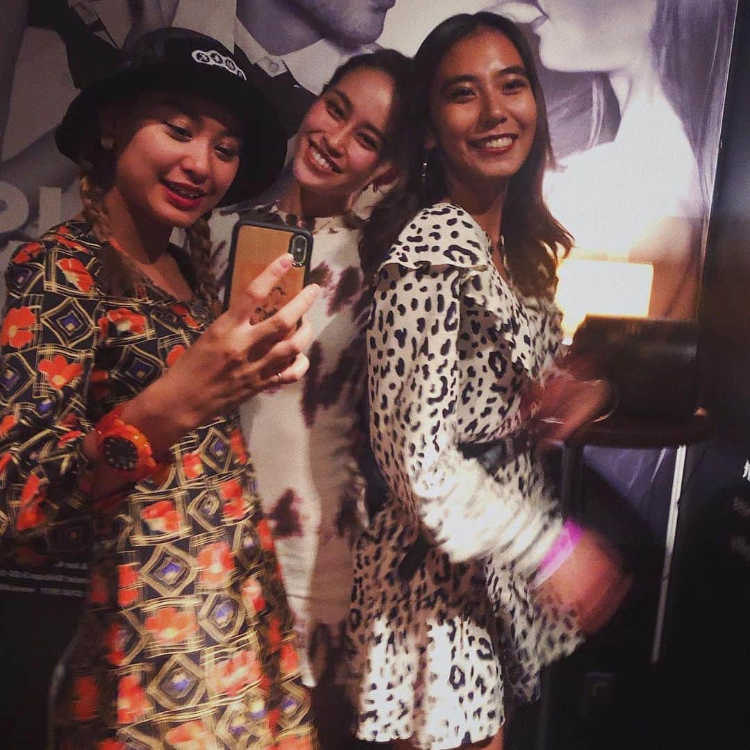 安保彩世さんのインスタグラム写真 - (安保彩世Instagram)「. 楽しかったことが伝わる写真になってます😂🖤🙌🏽 呑みすぎたけど久々こーゆー感じ楽しかた〜🥰 @erika_k1124  @__asu_ka__ も来てくれてありがとう💋 dress: @zara belt: @brandymelvilleusa」11月9日 21時54分 - posayo