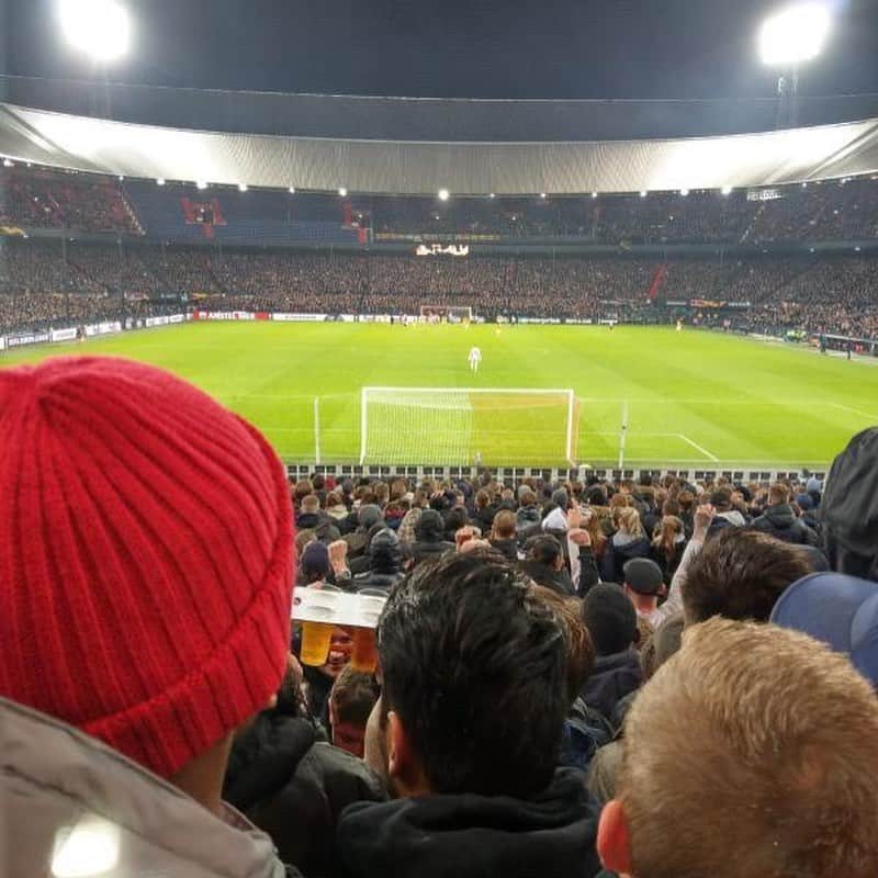 レロイ・フェルさんのインスタグラム写真 - (レロイ・フェルInstagram)「Since my last academy days at Feyenoord, I have experienced the games more as a player and not from the eyes of a fan. In the stands, surrounded by the die hard supporters. It was great to experience this feeling again, like back in the days. I want to thank the supporters for their warm welcome on Vak S and in the Legioenzaal. I’m Rotterdam made, and I’m proud of it!🔴⚪ #KOMENWEUITROTTERDAM」11月9日 22時01分 - leroyfer