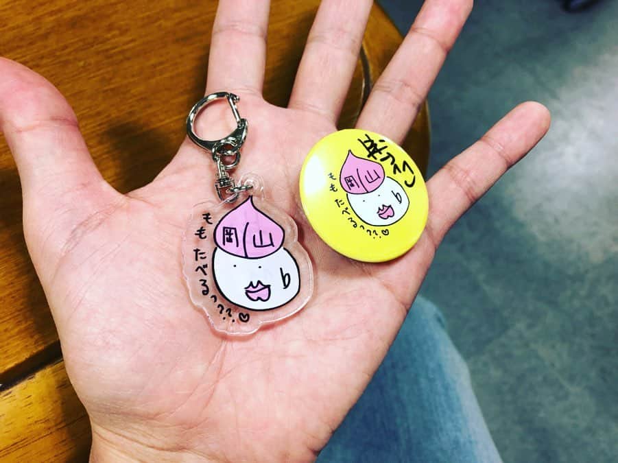 ハジ→さんのインスタグラム写真 - (ハジ→Instagram)「‪High and Touch。ツアー‬ ‪３公演目、‬ ‪岡山ライブ終了〜っ🍑‬ . ‪たくさんの元気玉！！‬ ‪ありがとう〜！！‬ ‪超盛り上がったね🔥🤗‬ . ‪連続で来てくれてる人は‬ ‪●●●の変化に驚いたでしょ⁉️🎤♪👀‬ . ‪はっはっは🔥‬ . ‪次は明日11/10、名古屋‼‬ ‪. 明日もやばいことに しちゃうよっ❣️👀 . でら楽しみ😍‬ ‪当日券あるよ待ってるよ〜〜🙌‬ . . . 11/10(日)【愛知】 名古屋ダイアモンドホール OPEN 16:30 / START 17:00 問：サンデーフォークプロモーション 052-320-9100（月～日10：00～18：00） . . ‪#ハイアンドタッチツアー‬ #岡山 #くせがつよいんじゃ  #hazzie #ハジー #ハジ #クレイジーママキングダム  #桃 #ももー #ももぉぉぉぉお 🍑」11月9日 22時03分 - hazzie840