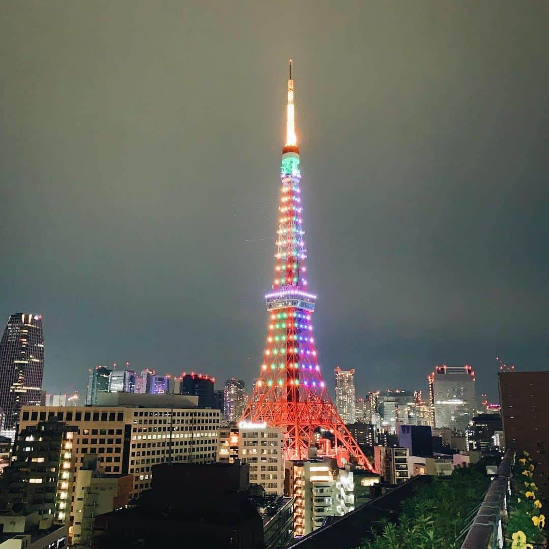 クリスティン・ウェイさんのインスタグラム写真 - (クリスティン・ウェイInstagram)「What a beautiful night. Just chilling at home #chill #tokyotower #tokyo #goodnight」11月9日 22時23分 - prettywhy