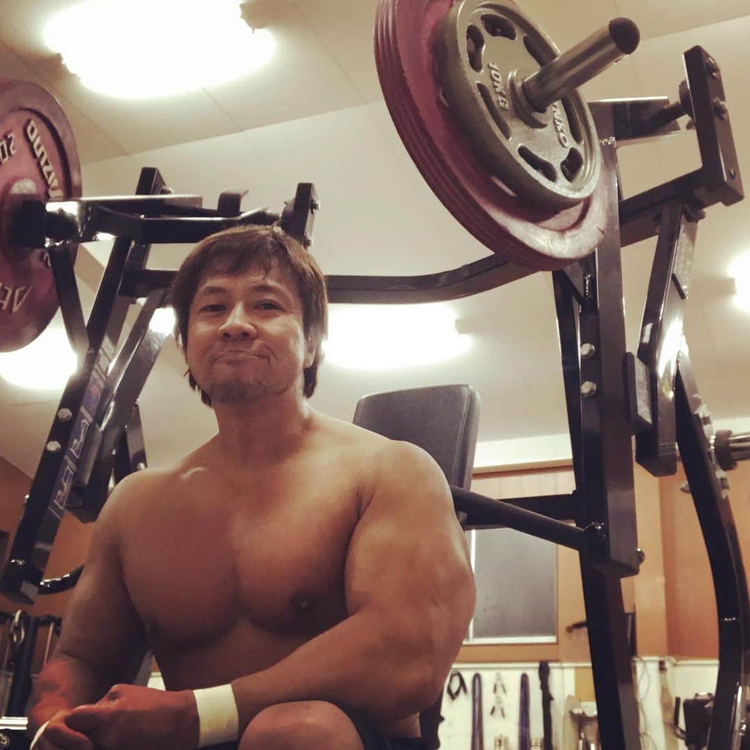 小島聡さんのインスタグラム写真 - (小島聡Instagram)「今日は土曜日だし、軽めのトレーニングにしようと思ったんだけど、ここからだんだんと気持ちが上がり、結果的にゼーゼー言いながらトレーニングしました（笑）。 でも良かったです。  #小島聡  #新日本プロレス  #ワークアウト」11月9日 22時24分 - cozy_lariat